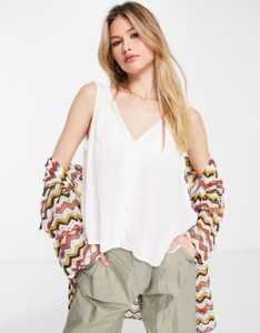 エイソス レディース タンクトップ トップス ASOS DESIGN v-neck crinkle tank top with shell buttons in ivory WHITE