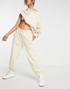 ジョーダン レディース カジュアルパンツ ボトムス Nike Air Jordan essential fleece sweatpants in cream cream