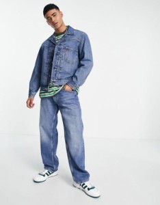 リーバイス メンズ ジャケット・ブルゾン アウター Levi's stay loose denim trucker jacket in blue wash MID BLUE