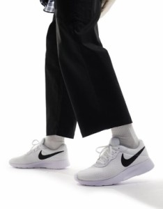 ナイキ メンズ スニーカー シューズ Nike Tanjun sneakers in triple white and black Black