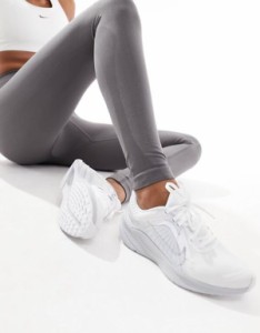 ナイキ レディース スニーカー シューズ Nike Quest 5 sneakers in white & silver SILVER