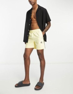 アディダス メンズ ハーフパンツ・ショーツ ボトムス adidas Originals 3 Stripe swim shorts in yellow YELLOW