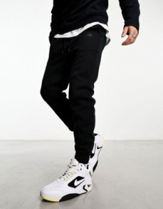 ナイキ メンズ カジュアルパンツ ボトムス Nike Tech sweatpants in black Black