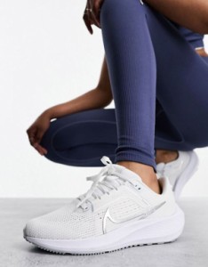 ナイキ レディース スニーカー シューズ Nike Running Air Zoom Pegasus 40 sneakers in white with silver detail White