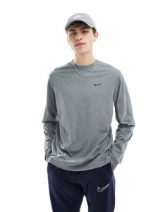 ナイキ メンズ Tシャツ トップス Nike Training Dri-FIT Hyverse long sleeve in gray Gray