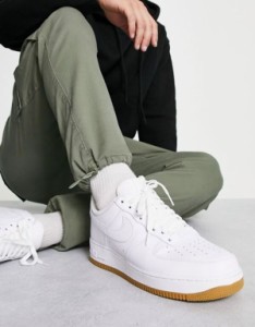 ナイキ メンズ スニーカー シューズ Nike Air Force 1 '07 sneakers in white with gum sole WHITE