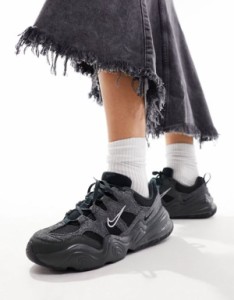 ナイキ レディース スニーカー シューズ Nike Tech Hera sneakers in triple black Gray