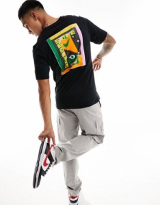 ナイキ メンズ Tシャツ トップス Nike graphic t-shirt in black Black