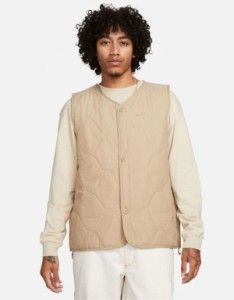 ナイキ メンズ ジャケット・ブルゾン アウター Nike Life quilted vest in khaki Khaki