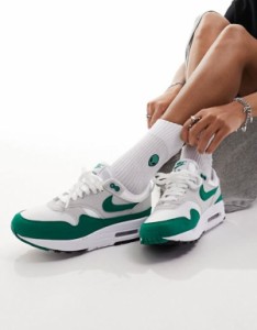 ナイキ レディース スニーカー シューズ Nike Air Max 1 Sneakers in green Gray