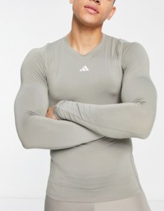 アディダス メンズ Tシャツ トップス adidas Originals Techfit long sleeve T-shirt in gray Gray