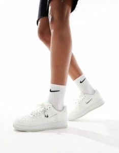 ナイキ レディース スニーカー シューズ Nike Air Force 1 metallic sneakers in white WHITE
