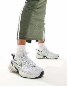 ナイキ レディース スニーカー シューズ Nike V2K Run Sneakers in gray Gray