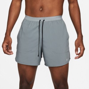 ナイキ メンズ ハーフパンツ・ショーツ ボトムス Stride 5" Shorts - Men's SMOKE GREY