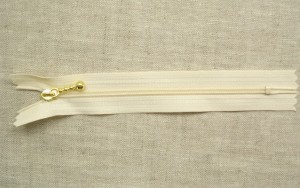 マカロンケース用　玉スライダー（ゴールド）　コイルファスナー　14cm　ベージュ　(40mmプラつつみ/ハート型プラ包み用)