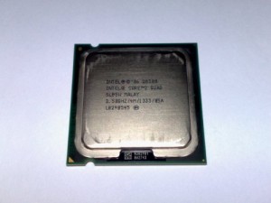 インテルCore 2?Quad q8300?2.5?GHzデスクトップCPU(中古品)