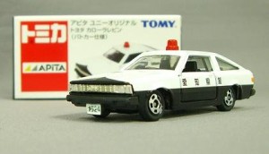 TOMYトミカ（アピタ ユニーオリジナル）トヨタカローラレビン（パトカー仕 (中古品)