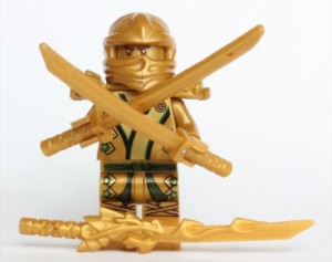 LEGO Ninjago - The GOLD Ninja with 3 Weapons(中古品)