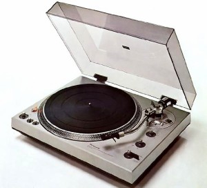 Technics SL-1300  DDドライブ・フルオート.レコードプレーヤー(中古品)