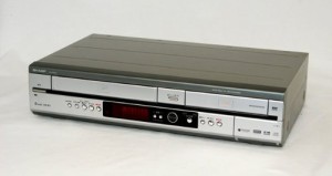 SHARP　シャープ　DV-RW60　ビデオ一体型DVDレコーダー(VHS/DVDレコーダー)(中古品)