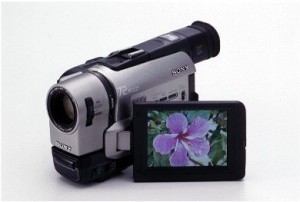 ソニー CCD-TRV85K 8mmビデオカメラ (8mmビデオ再生機) ハンディカム Video(中古品)