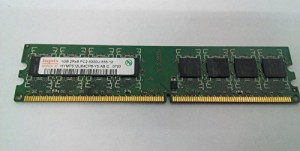 Hynixデスクトップメモリ1?GB 2rx8?pc2???5300u-555???12?pc2-ddr2?667?MHz(中古品)