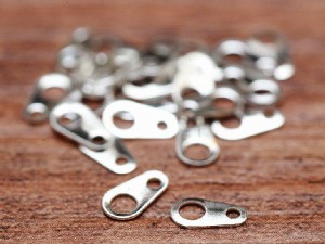 ダルマカン(約3mmx6mm)約25個セット 薄型 白銀 板ダルマ 板カン 留め金具 ビーズパーツ アクセサリー 手芸材料 作り方 基本 素材