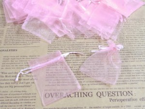ジュエリー袋 オーガンジー四角 約90枚 約9x6.3cm ピンク ケース ポーチ 巾着袋 ブライダル 結婚式 パーティー アクセサリー入れ