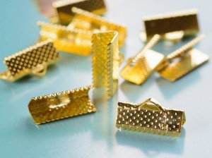 レース留め(約16mm)10個 ヒモ留め ゴールド 金 フック 金具 ハンドメイド リボンパーツ アクセサリーパーツ金具 手作りリボン 止め具 ニ