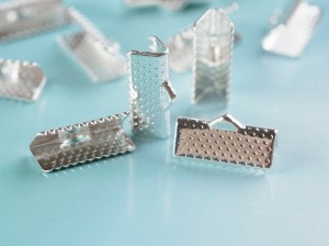 レース留め(約16mm)10個 ヒモ留め 白銀 フック 金具 ハンドメイド リボンパーツ アクセサリーパーツ金具 手作りリボン 止め具 