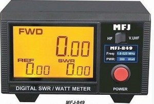 MFJ-849　電源ONだけの簡単操作で送信電力/反射電力/VSWRを直読表示