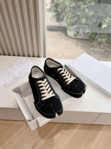 Maison Margiela メゾン マルジェラ フレンチ スプリット トゥ キャンバス ビスケット パンプス