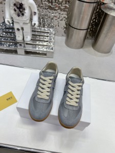 Maison Margiela メゾンマルジェラMM6ロートップクラシックジャーマントレーニングフラットリトルホワイトボードシューズ グレー