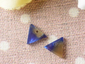 べっ甲風パーツ ブルー 宇宙カラー 三角B 1ペア(2個) ピアス イヤリング ハンドメイド パーツ 材料