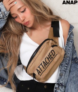 【50%OFF】プリントボディーバッグ【アナップ ANAP レディース バッグ 黒 肌 ブラック ベージュ 秋物 秋冬 AW プリント ボディー ショル