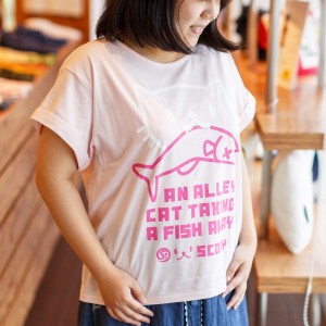 レディース ロールアップTシャツ 猫 お魚くわえたどらねこさん - フロストピンク ネコ ねこ 猫柄 雑貨 - メール便 - SCOPY スコーピー