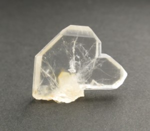 日本式双水晶  長崎県産 天然石 ハート型 人間関係 japan033