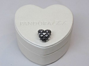 Pandora パンドラ チャーム ハート ダイアモンド Heart Box 2016 Pandora Charm Club w/ genuine Diamond Charm 791912D