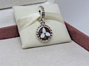 Pandora パンドラ チャーム トリリウム フラワーチャーム  Trillium Flower Charm 花 白