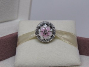 Pandora パンドラ マグノリア ブルーム フローラル エナメル チャーム 花