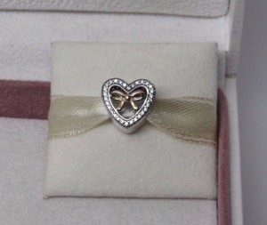 Pandora パンドラ チャーム Bound By Love Heart w/ Gold Bow Charm ハート リボン