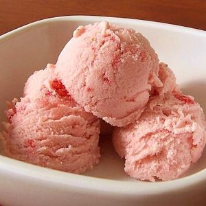 アイス 業務用アイス 森永 ストロベリーアイスクリーム 2L 苺 アイスクリーム バルクアイス スイーツ