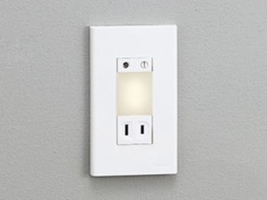ODELIC/オーデリック OB255071　LEDフットライト　明暗センサー付　コンセント付（電球色）