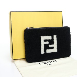 メール便指定可能 FENDI ボア クラッチバッグ 【直営店で購入】美品