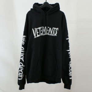 【中古】良品ヴェトモン(VETEMENTS) ワールドツアー ロゴパーカー #L ブランド コットン UE52TR470S ブラック系　ランク：A us-2   ﾒﾝ