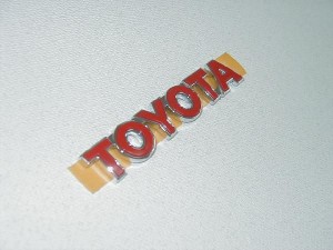 北米トヨタ純正　レッドエンブレム ［TOYOTAロゴ］