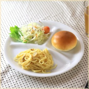 エクストラライト丸ランチプレート大 白 日本製 美濃焼 軽い 軽量 丸皿 持ちやすい 仕切り皿 白磁 女性にオススメ 白い食器