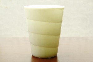 スパイラルカップ 細長L お取り寄せ 日本製 美濃焼 Hilineカップシリーズ コップ 薄型 光が透ける 軽量 軽い 白磁 オシャレ 定番商品