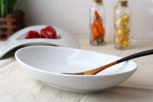 女性のカフェパスタボール 26cm 日本製 美濃焼 パスタ皿 カレー皿 オシャレ ロールキャベツ 白い食器 洋食器