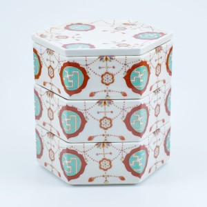 三段重 お正月 和食器 日本製 ギフト おうち ごはん うつわ 陶器 有田焼 六角形 亀甲 縁起物